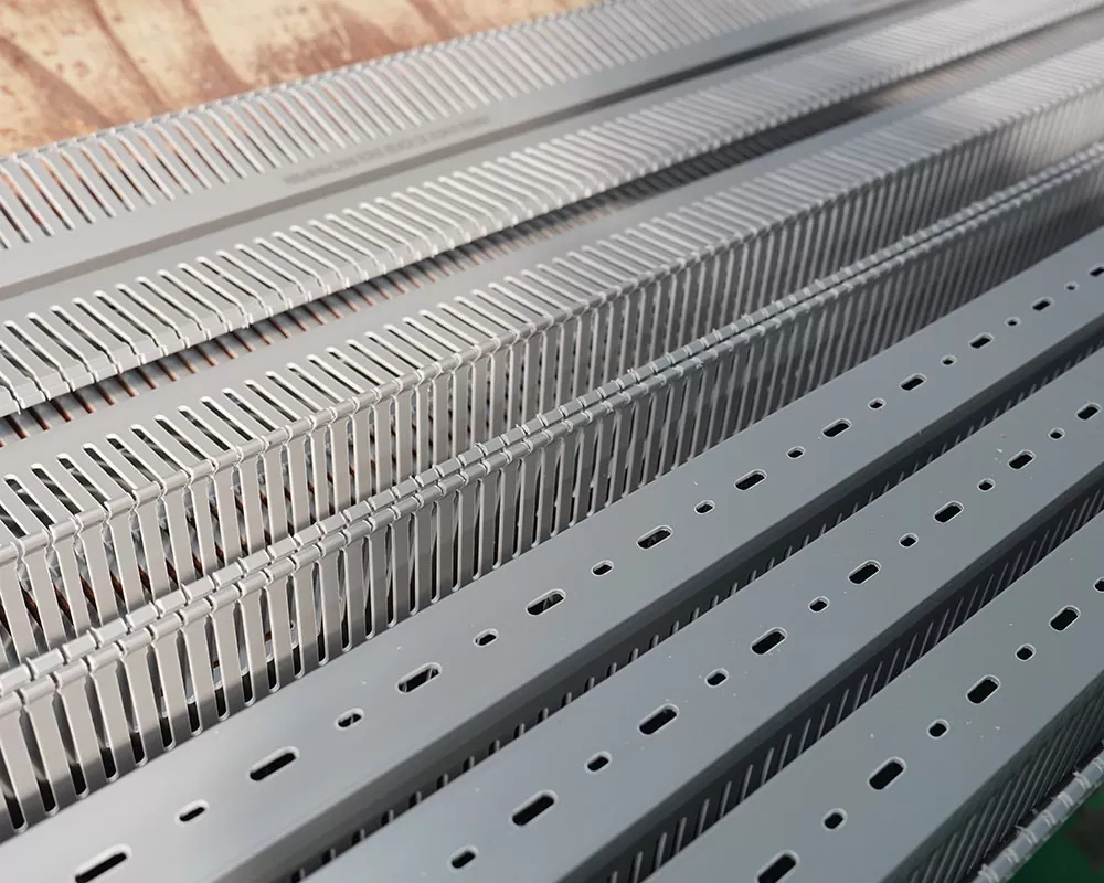 పంపిణీ క్యాబినెట్ లోపల PVC ఫ్లేమ్-రిటార్డెంట్ కేబుల్ ట్రే యొక్క ఉష్ణోగ్రత నిరోధక పరిధి ఎంత?